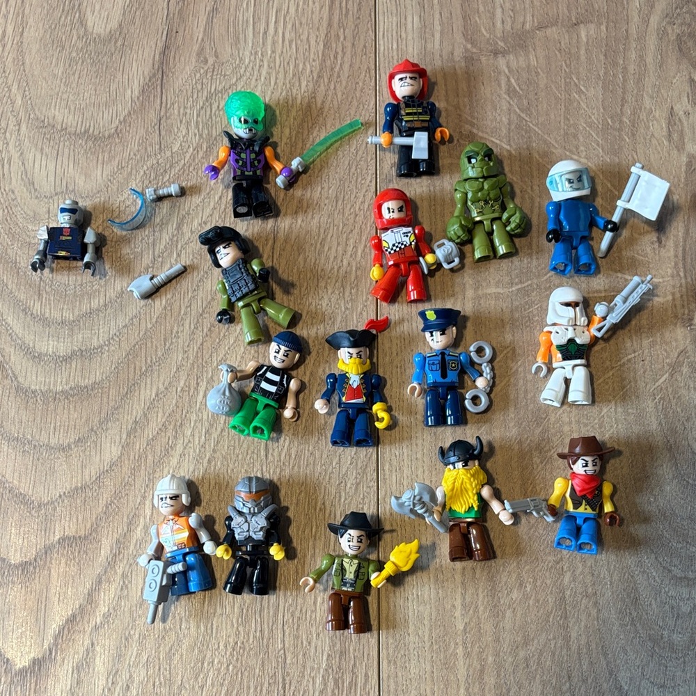 Zuru Max Figures